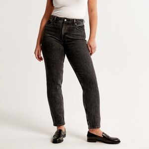 abercrombie & fitch | curve love high rise black acid wash mom jeans | 2/26